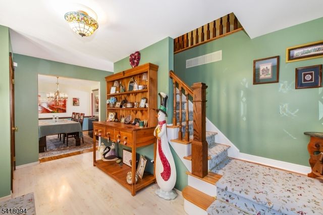 9 Mcatee Ln, Wanaque Boro, NJ 07465