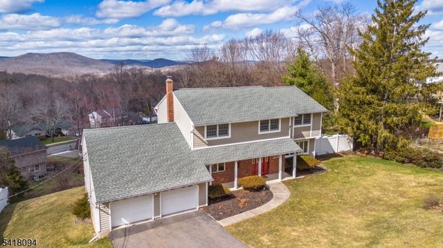 9 Mcatee Ln, Wanaque Boro, NJ 07465