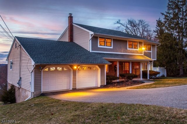 9 Mcatee Ln, Wanaque Boro, NJ 07465