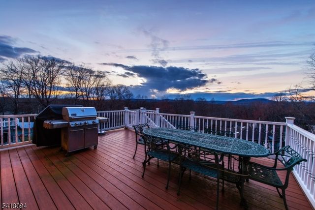 9 Mcatee Ln, Wanaque Boro, NJ 07465