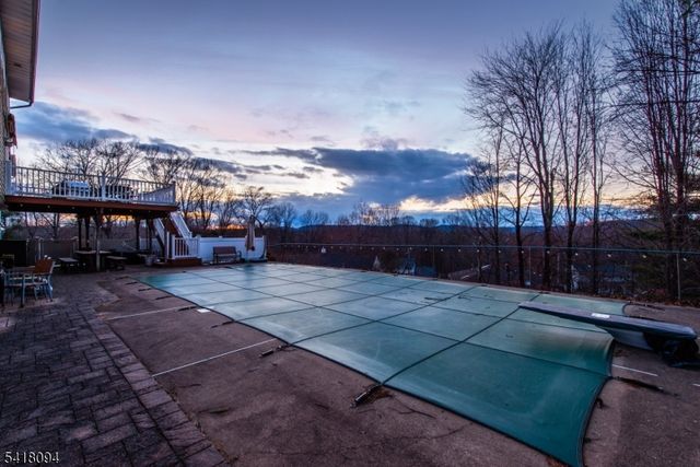 9 Mcatee Ln, Wanaque Boro, NJ 07465