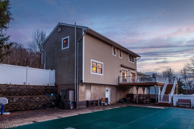 9 Mcatee Ln, Wanaque Boro, NJ 07465