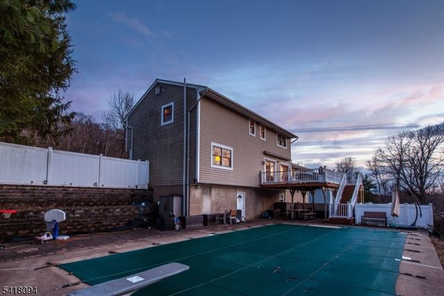 9 Mcatee Ln, Wanaque Boro, NJ 07465