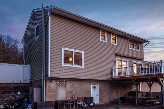 9 Mcatee Ln, Wanaque Boro, NJ 07465