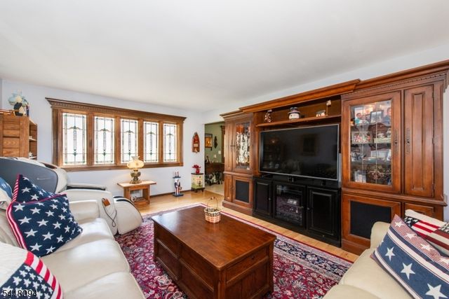 9 Mcatee Ln, Wanaque Boro, NJ 07465
