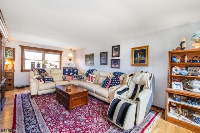 9 Mcatee Ln, Wanaque Boro, NJ 07465