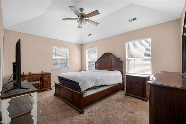 104 White Ridge LN, Yorktown, VA 23693