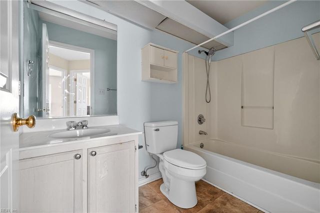 104 White Ridge LN, Yorktown, VA 23693