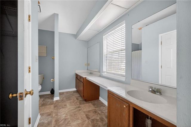 104 White Ridge LN, Yorktown, VA 23693