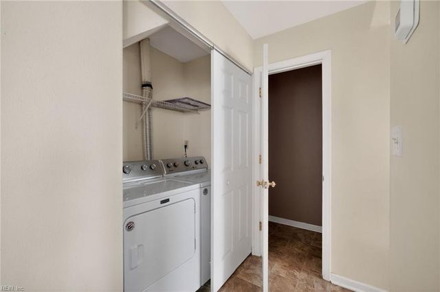 104 White Ridge LN, Yorktown, VA 23693