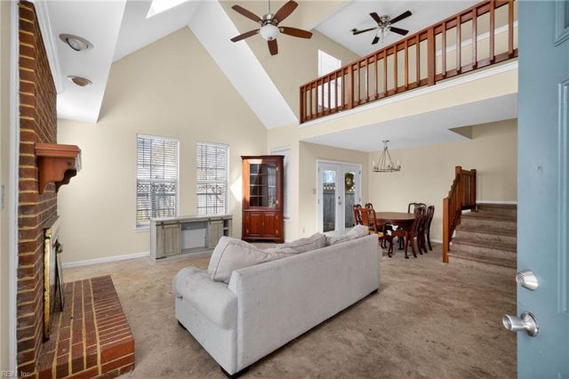 104 White Ridge LN, Yorktown, VA 23693