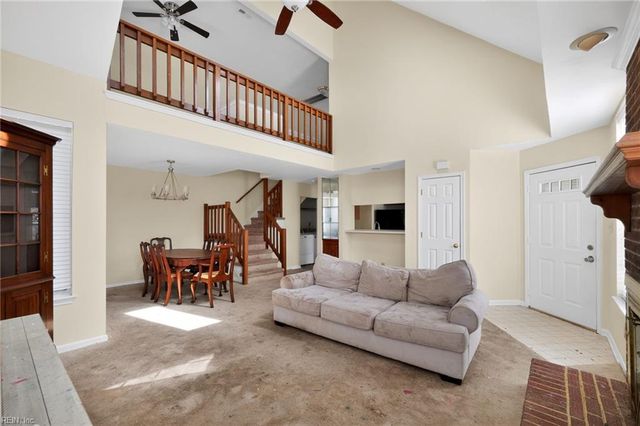 104 White Ridge LN, Yorktown, VA 23693