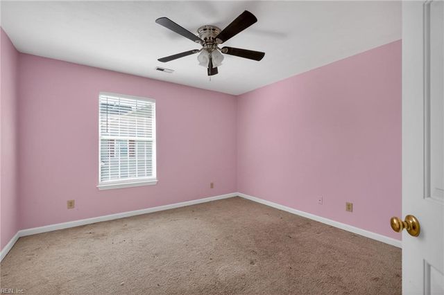 104 White Ridge LN, Yorktown, VA 23693