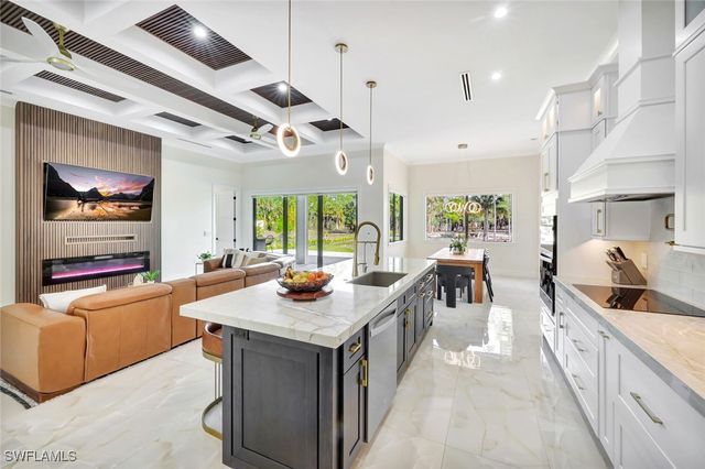 2546 4th ST NW, Naples, FL 34120