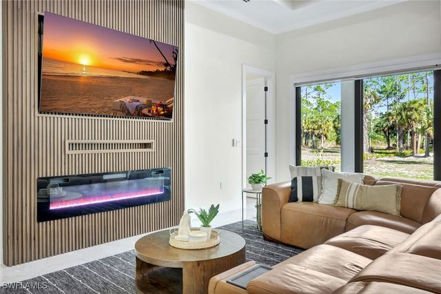 2546 4th ST NW, Naples, FL 34120