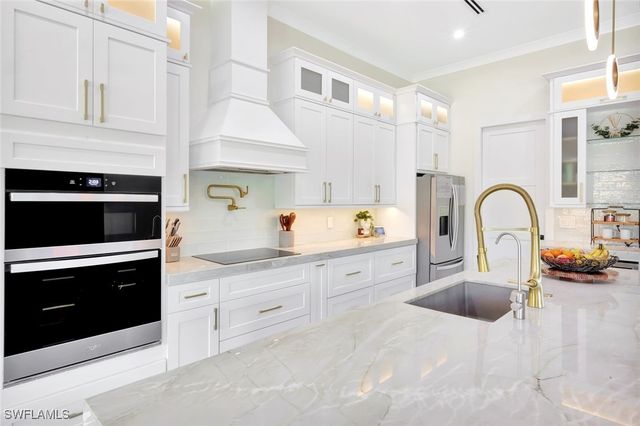 2546 4th ST NW, Naples, FL 34120