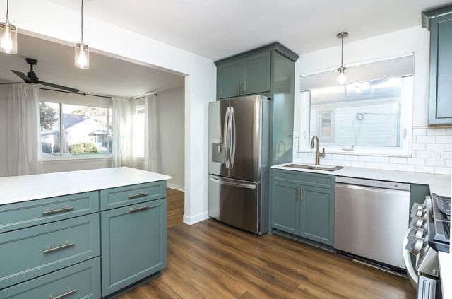 3210 Madison Avenue, Brookfield, IL 60513