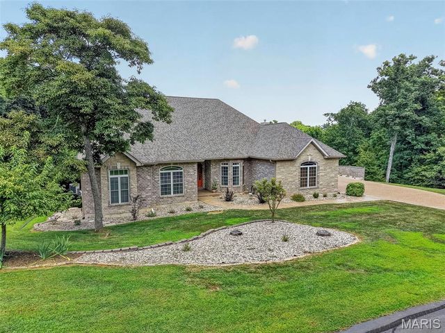 3840 Rooster Ridge Lane, Defiance, MO 63341