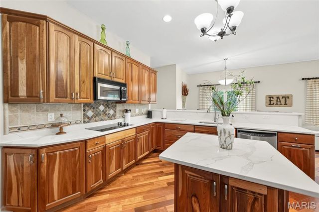 3840 Rooster Ridge Lane, Defiance, MO 63341