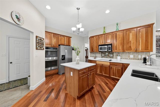 3840 Rooster Ridge Lane, Defiance, MO 63341