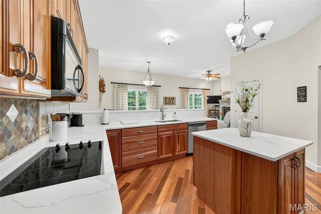 3840 Rooster Ridge Lane, Defiance, MO 63341