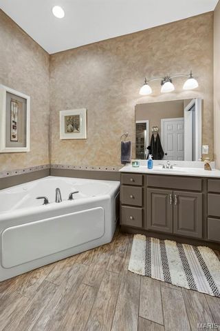 3840 Rooster Ridge Lane, Defiance, MO 63341