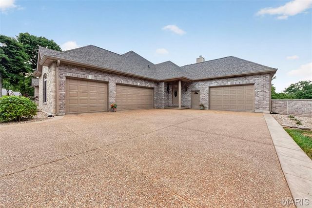 3840 Rooster Ridge Lane, Defiance, MO 63341