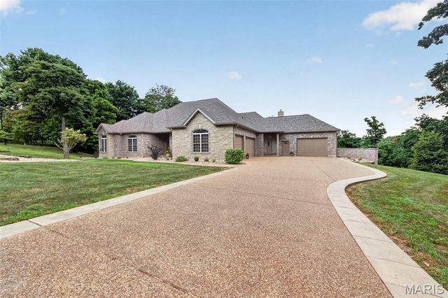 3840 Rooster Ridge Lane, Defiance, MO 63341