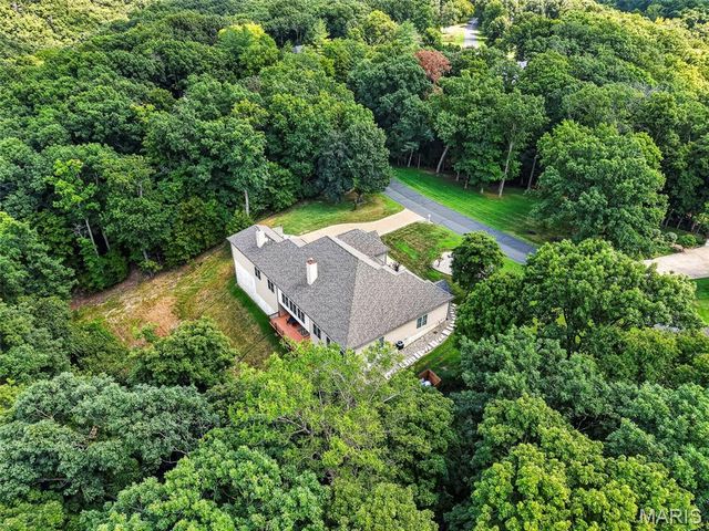 3840 Rooster Ridge Lane, Defiance, MO 63341