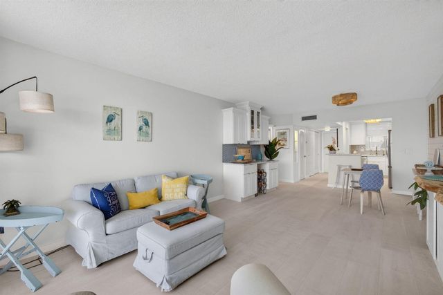 100 Paradise Harbour Boulevard 307, North Palm Beach, FL 33408