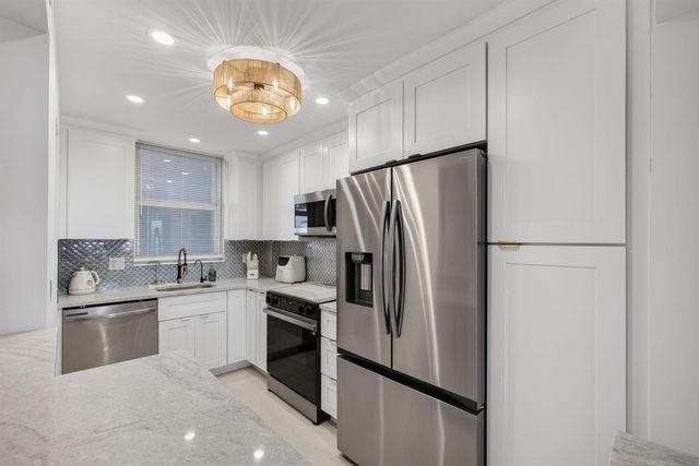 100 Paradise Harbour Boulevard 307, North Palm Beach, FL 33408