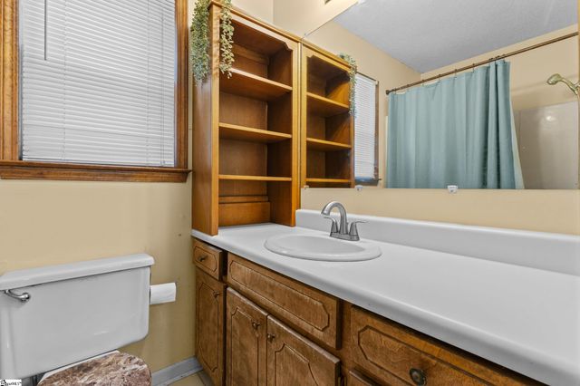 210 Edgewood Avenue, Belton, SC 29627