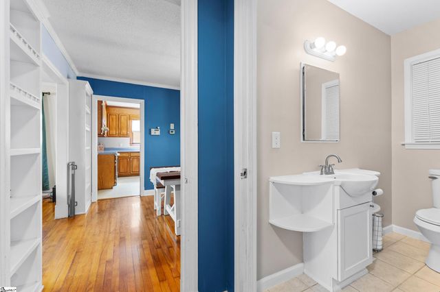 210 Edgewood Avenue, Belton, SC 29627