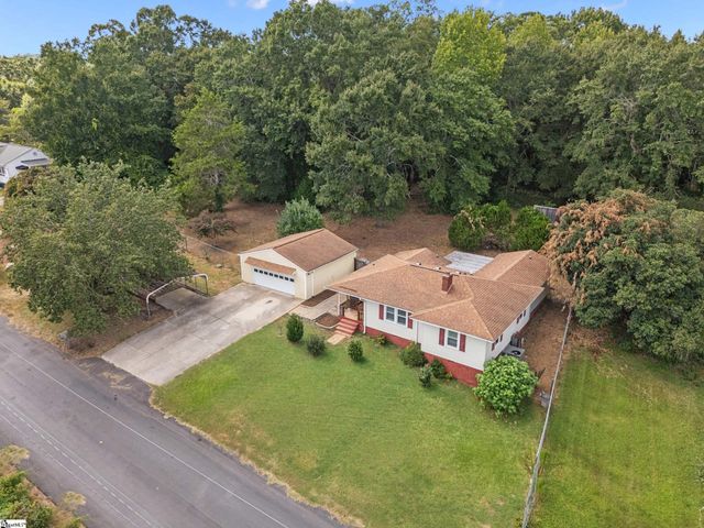 210 Edgewood Avenue, Belton, SC 29627
