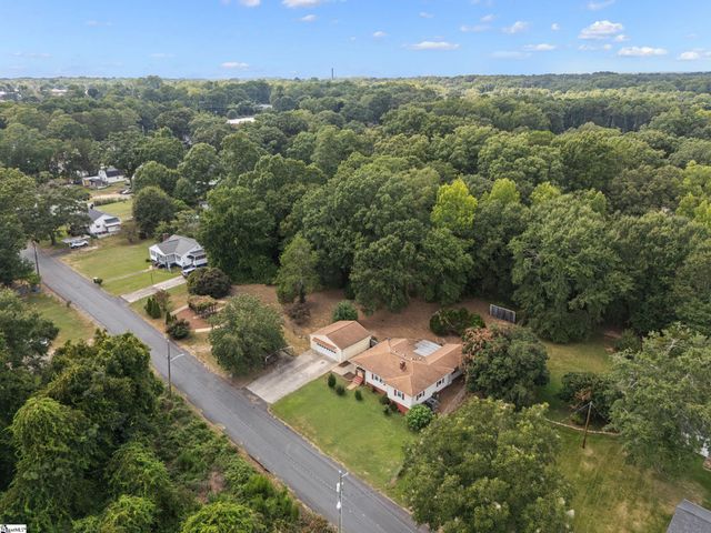 210 Edgewood Avenue, Belton, SC 29627