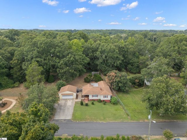 210 Edgewood Avenue, Belton, SC 29627