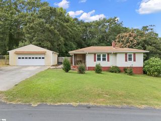 210 Edgewood Avenue, Belton, SC 29627