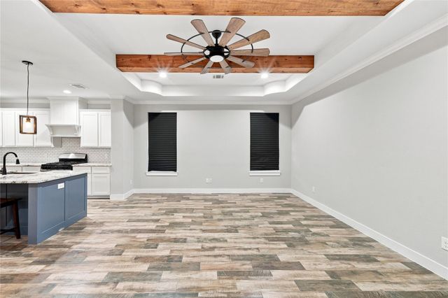 36 Prairie Oaks Drive, La Marque, TX 77510