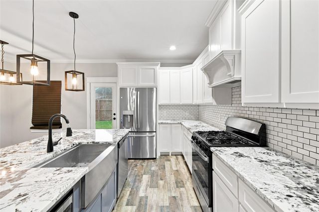 36 Prairie Oaks Drive, La Marque, TX 77510