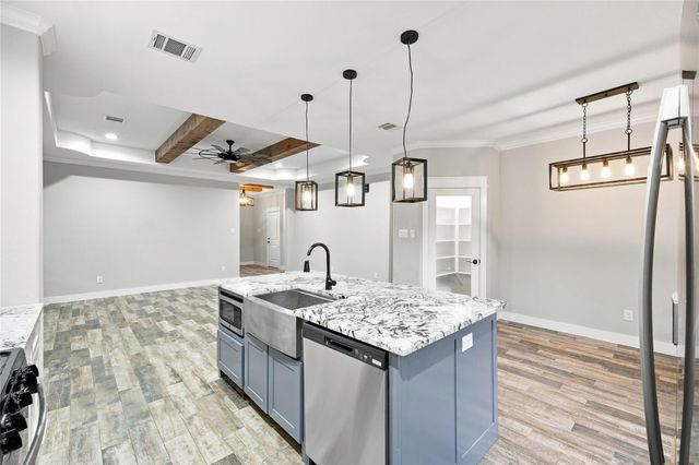 36 Prairie Oaks Drive, La Marque, TX 77510