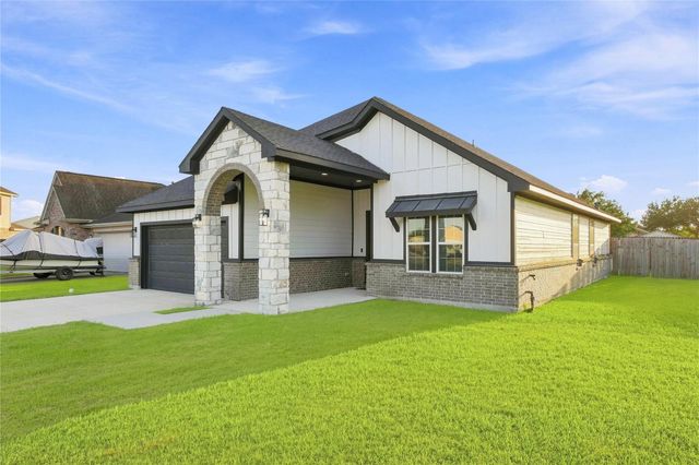 36 Prairie Oaks Drive, La Marque, TX 77510