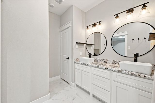 36 Prairie Oaks Drive, La Marque, TX 77510