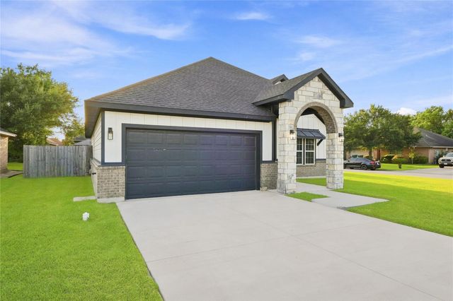 36 Prairie Oaks Drive, La Marque, TX 77510