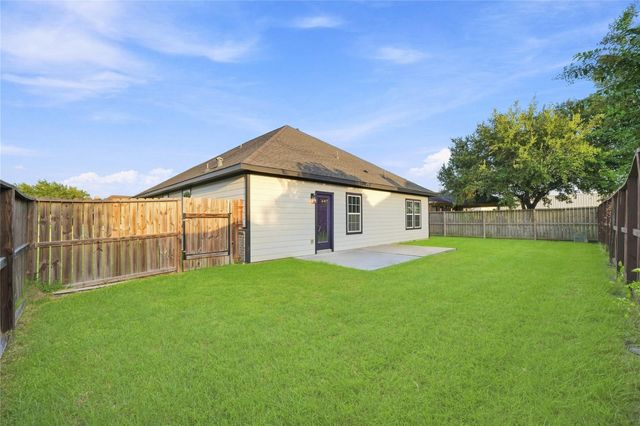 36 Prairie Oaks Drive, La Marque, TX 77510