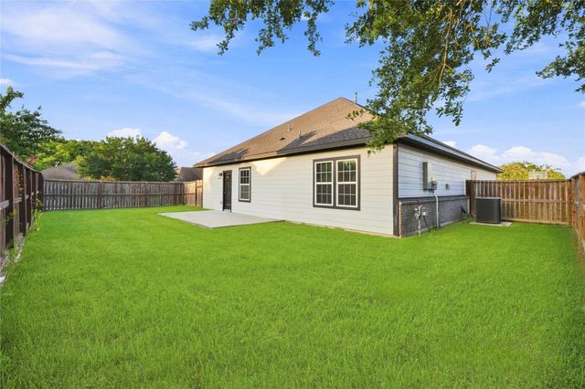 36 Prairie Oaks Drive, La Marque, TX 77510
