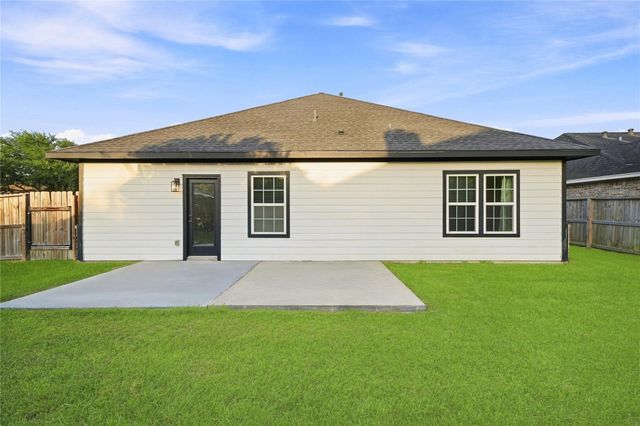 36 Prairie Oaks Drive, La Marque, TX 77510
