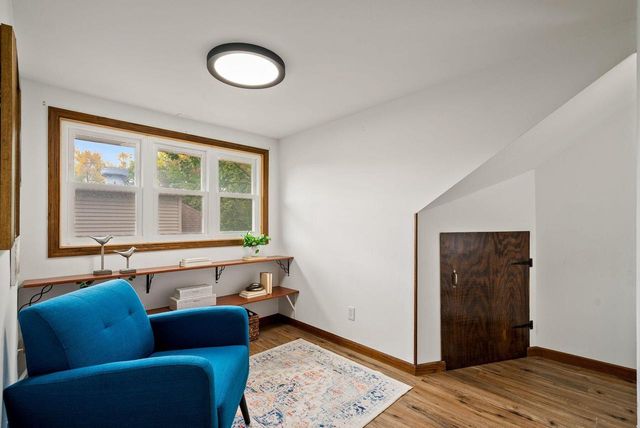 W61N413 Washington AVENUE, Cedarburg, WI 53012