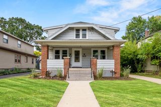 W61N413 Washington AVENUE, Cedarburg, WI 53012