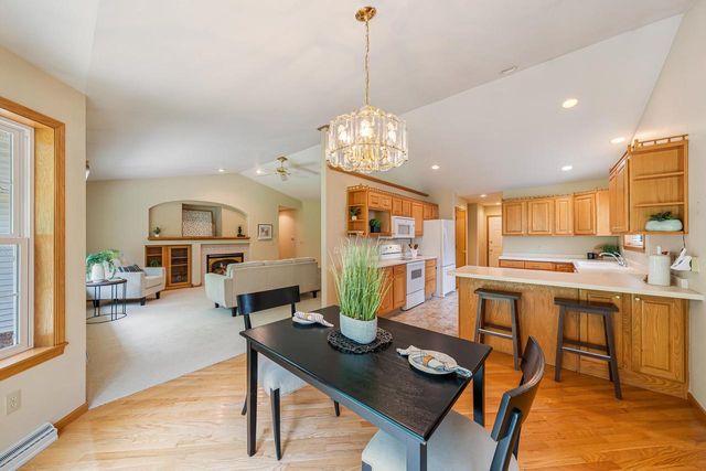 1424 E KEYSTONE LANE, Appleton, WI 54913