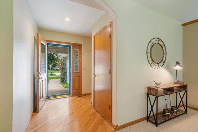1424 E KEYSTONE LANE, Appleton, WI 54913